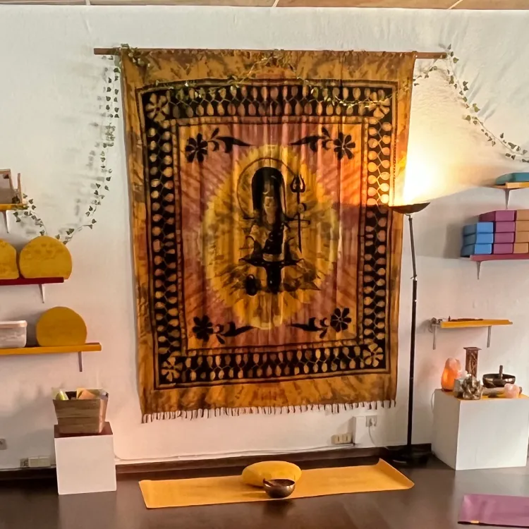 Tapisserie colorée avec motif spirituel